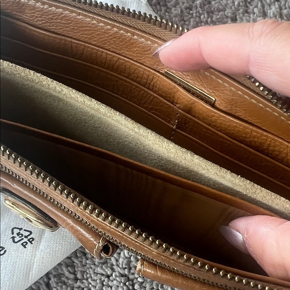 Marc Jacobs Tan Leather Wallet with Gold Accents - Picture 4 of 4